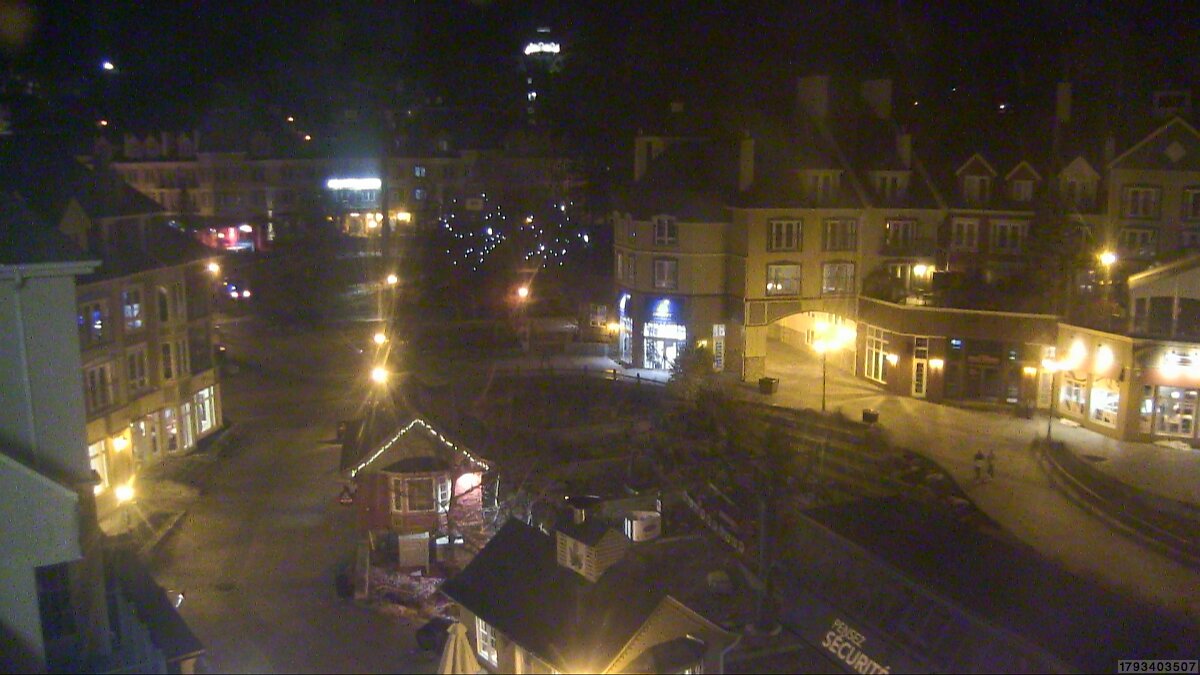 Mont Tremblant Resort webcam — Place des Voyageurs